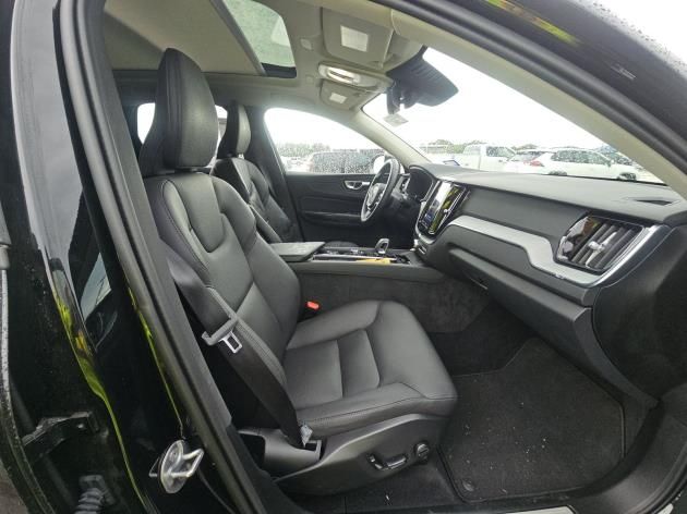 2025 Volvo XC60 B5 Plus photo 2