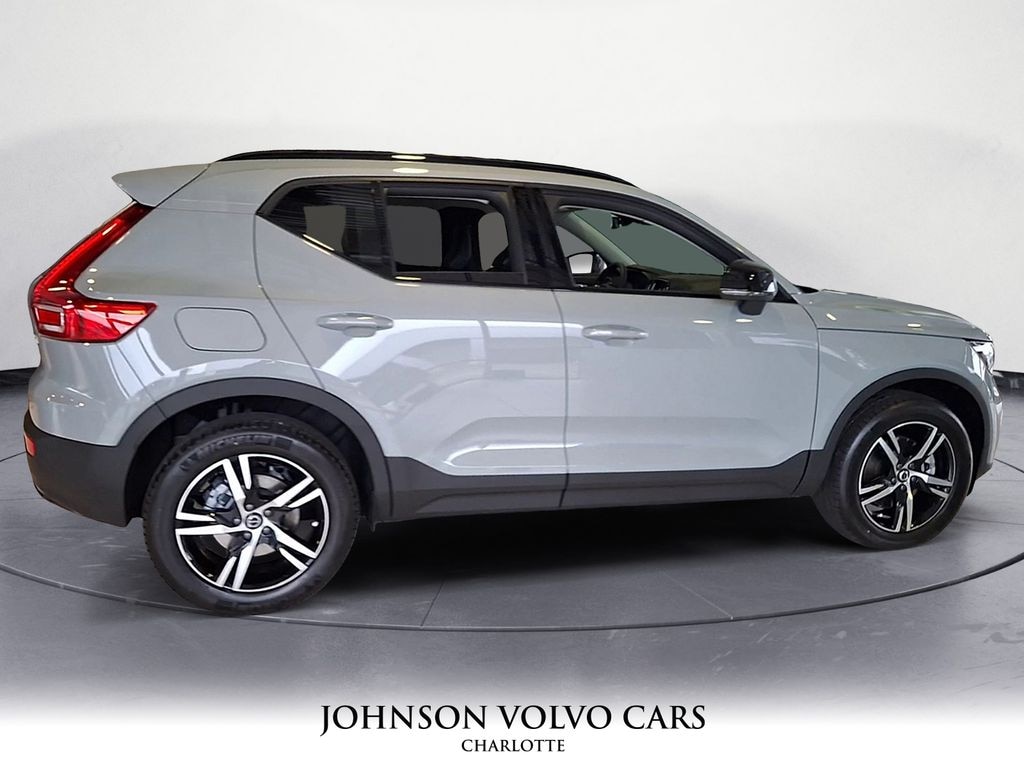 New 2026 Volvo XC40 B5 Core SUV