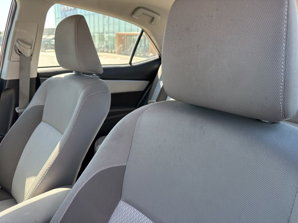 2019 Toyota Corolla L photo 3