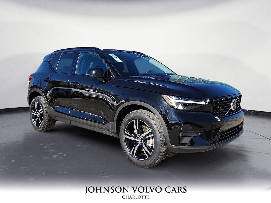 2026 Volvo XC40 Core's photo