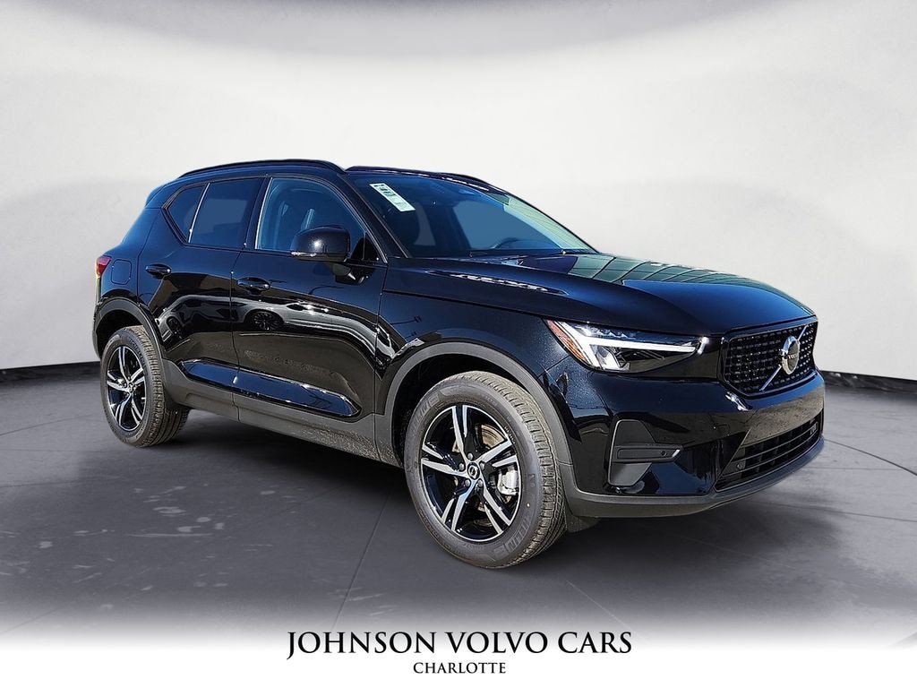 New 2026 Volvo XC40 B5 Core SUV