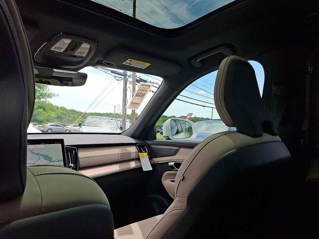 2026 Volvo XC90 Plus - Photo 11