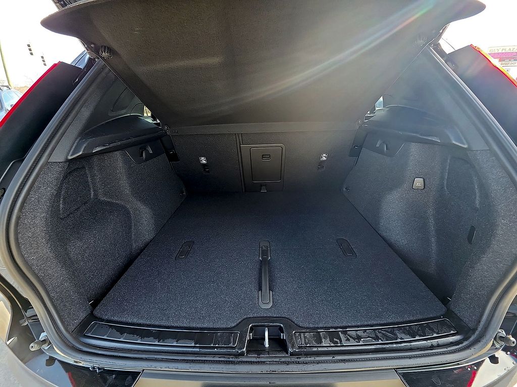 2026 Volvo XC40 Plus - Photo 20