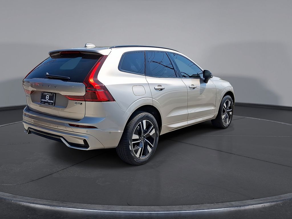 2026 Volvo XC60 Plus - Photo 18