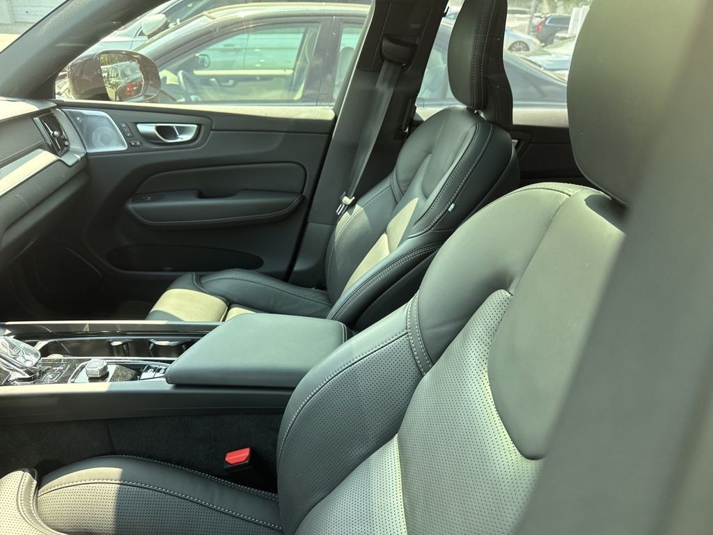 Certified 2024 Volvo XC60 plug-in hybrid T8 Ultimate Black Edition SUV