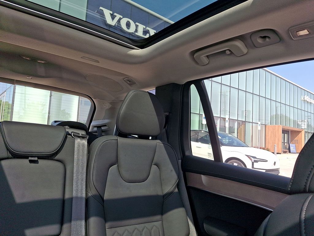 2026 Volvo XC90 Plus - Photo 14