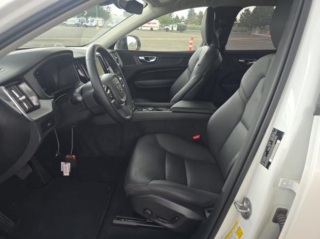 2025 Volvo XC60 B5 Plus photo 2
