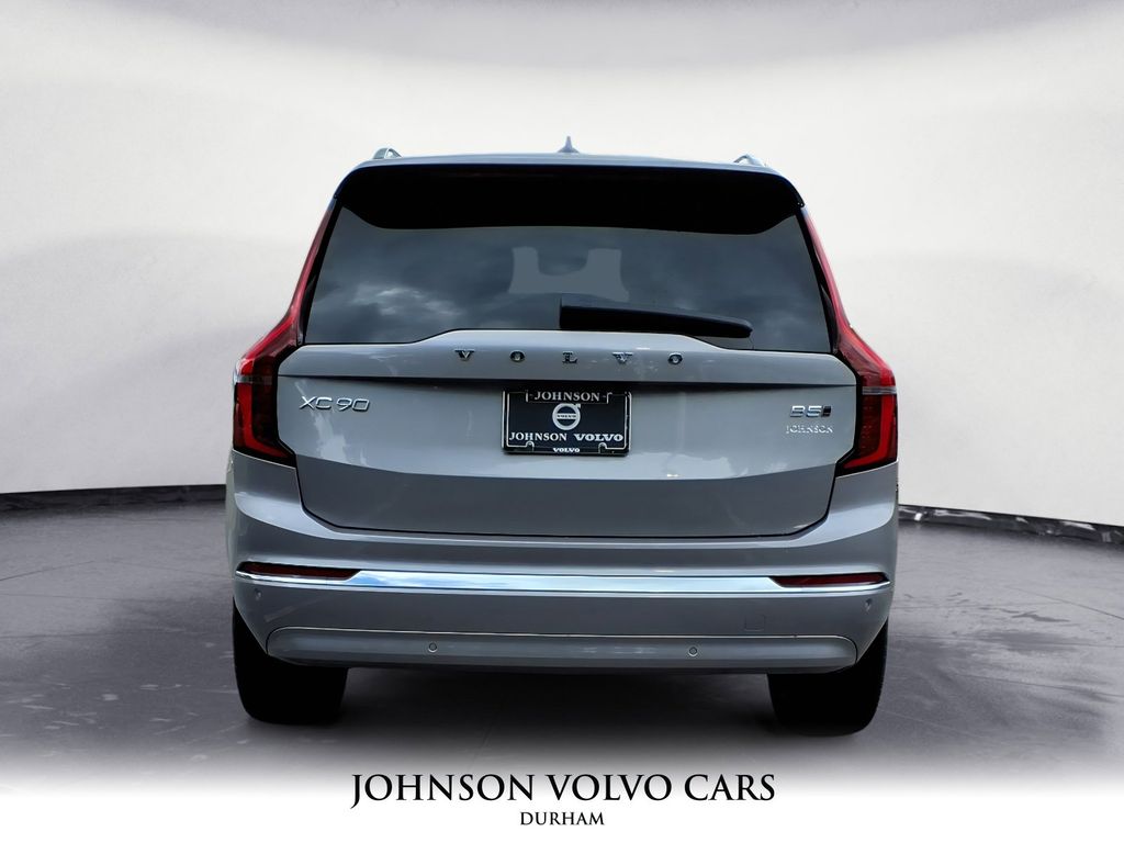 2026 Volvo XC90 B5 Core photo 4