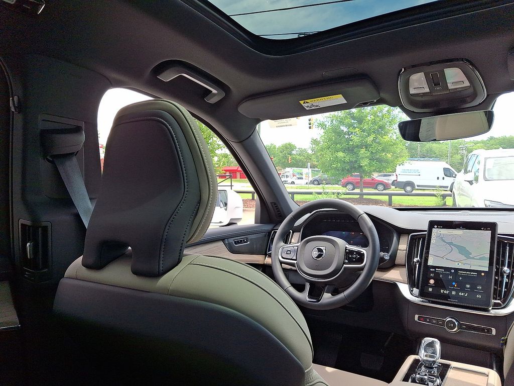 2026 Volvo XC90 Plus - Photo 15