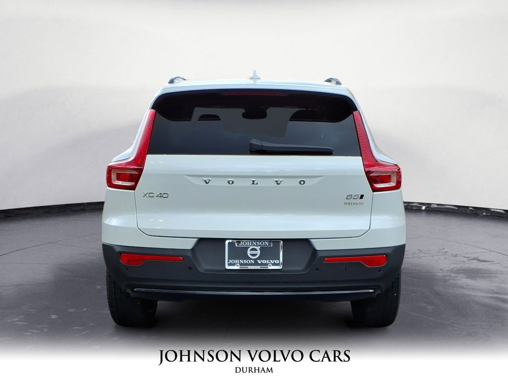 2026 Volvo XC40 photo 4