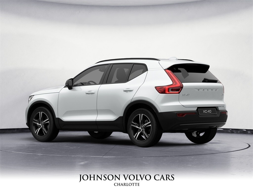 2026 Volvo XC40 Core photo 4