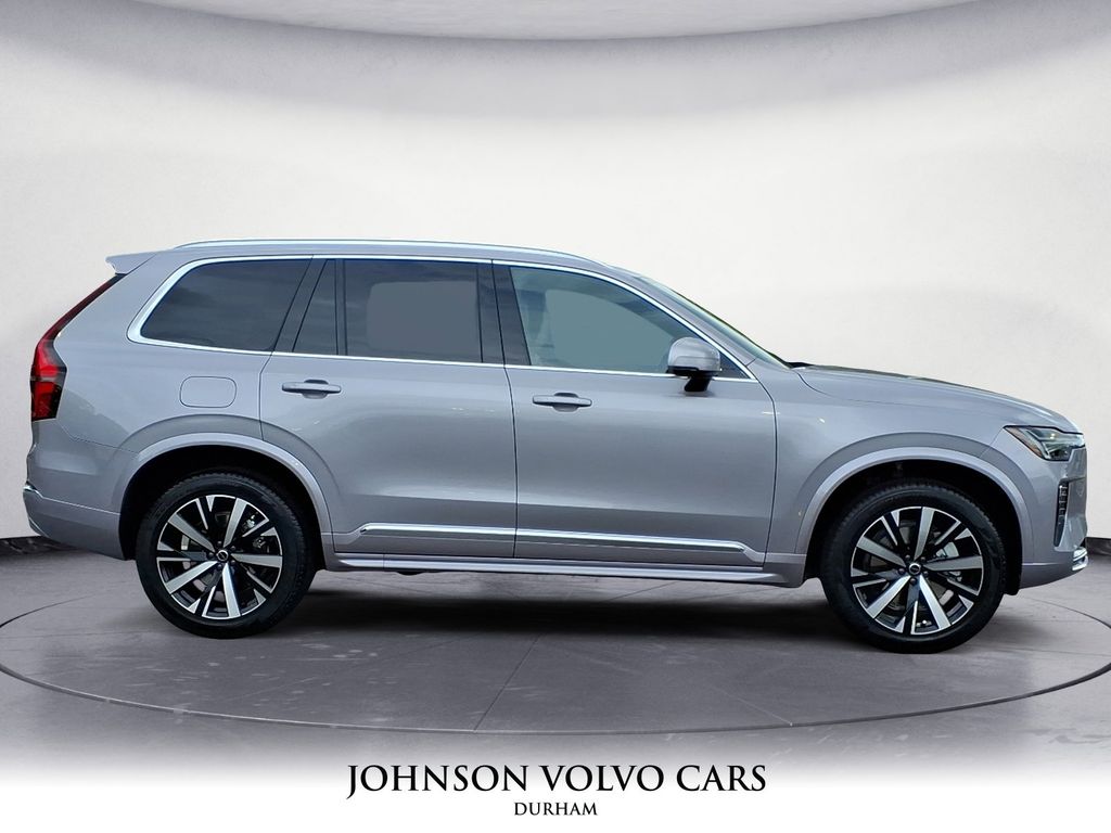 2026 Volvo XC90 B5 Core photo 2