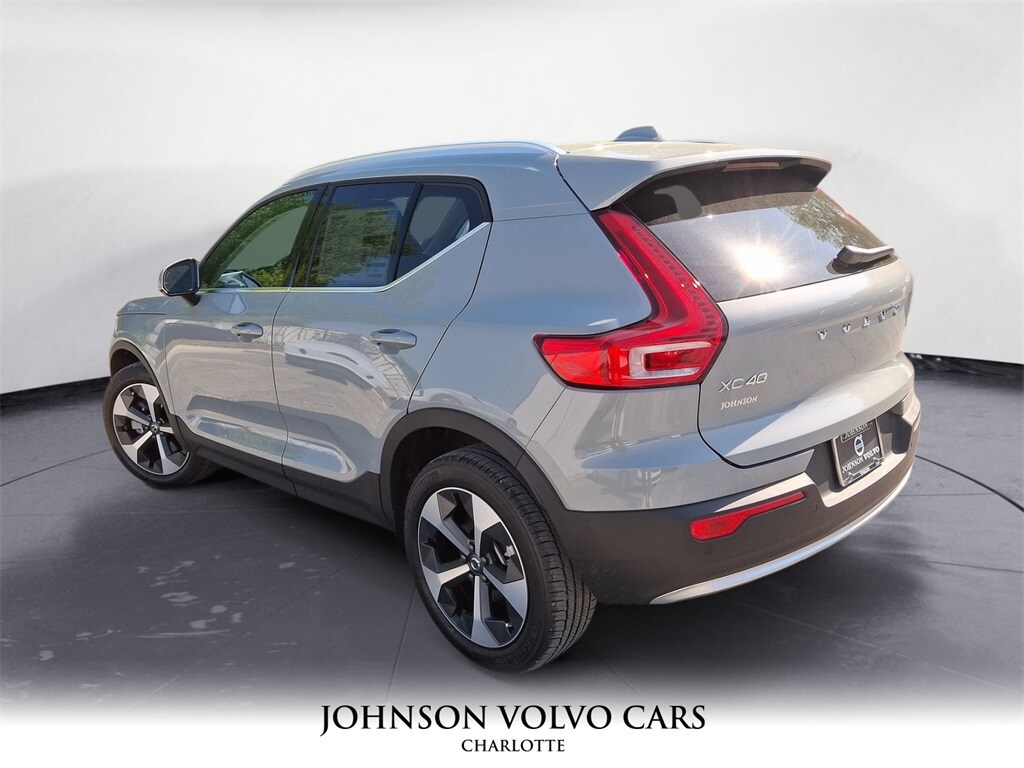 2025 Volvo XC40 Core photo 2