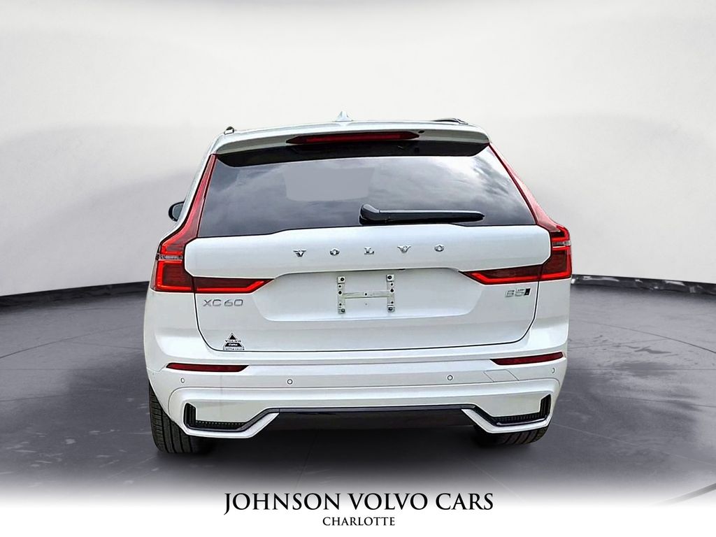 2026 Volvo XC60 B5 photo 3