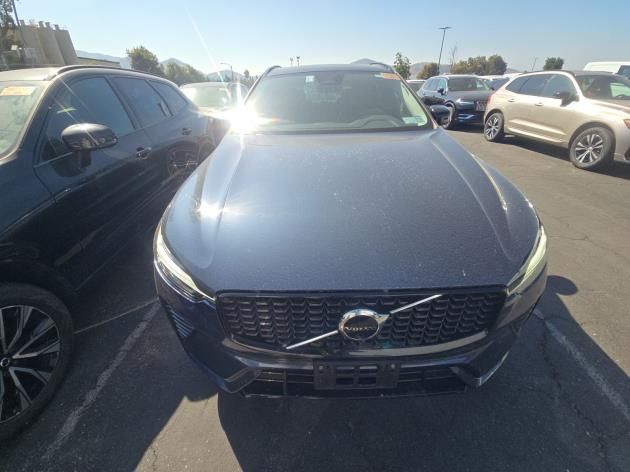 2025 Volvo XC60 B5 Plus photo 2