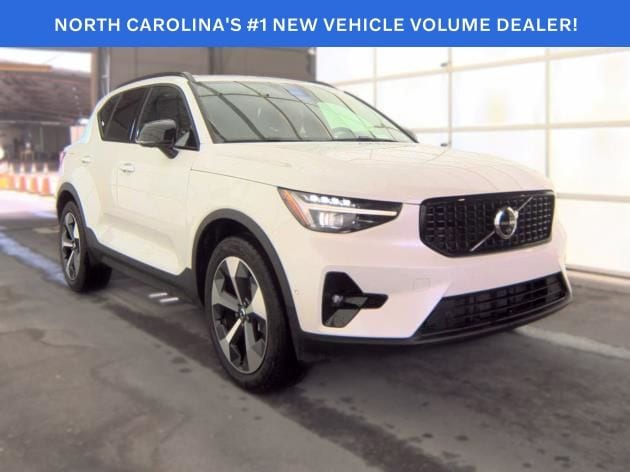 2026 Volvo XC40 B5 Plus Dark AWD's photo