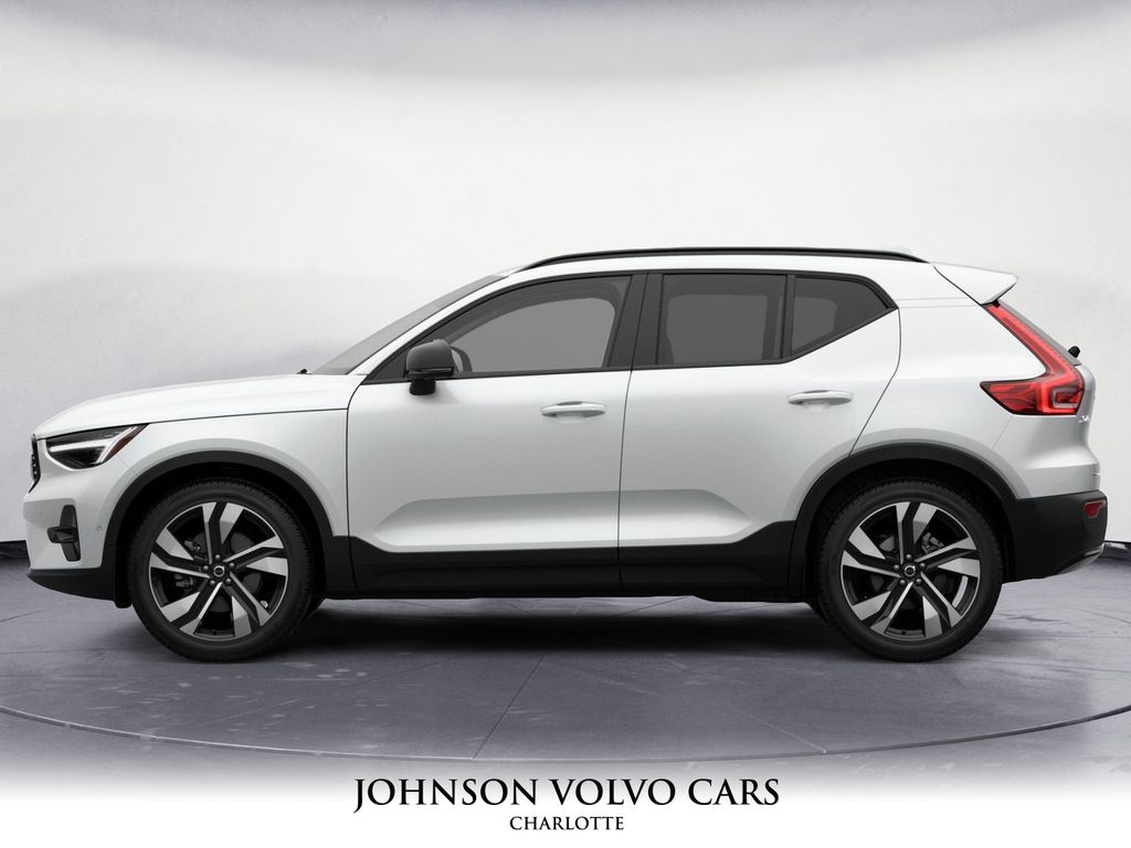 2026 Volvo XC40 photo 3