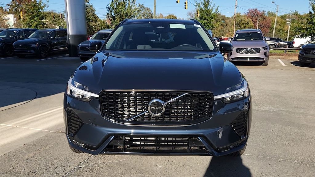 New 2025 Volvo XC60 B5 Plus SUV