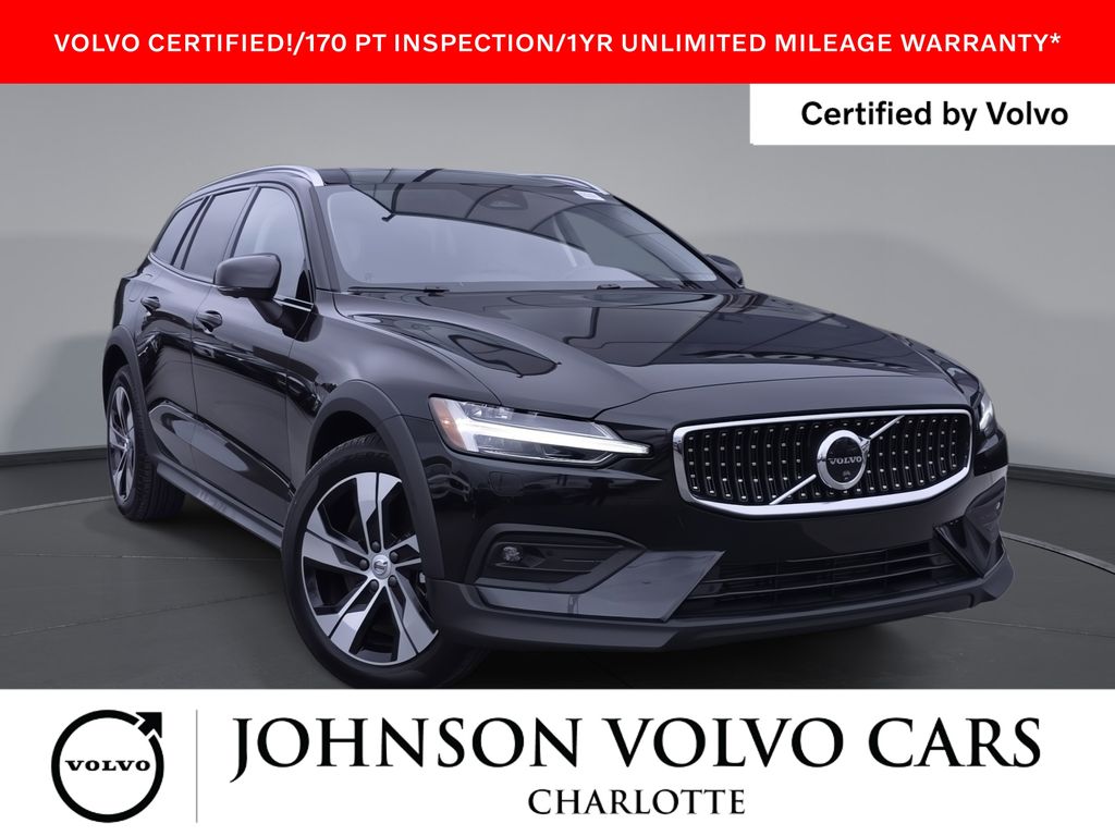 2025 Volvo V60 Cross Country B5 Plus AWD's photo