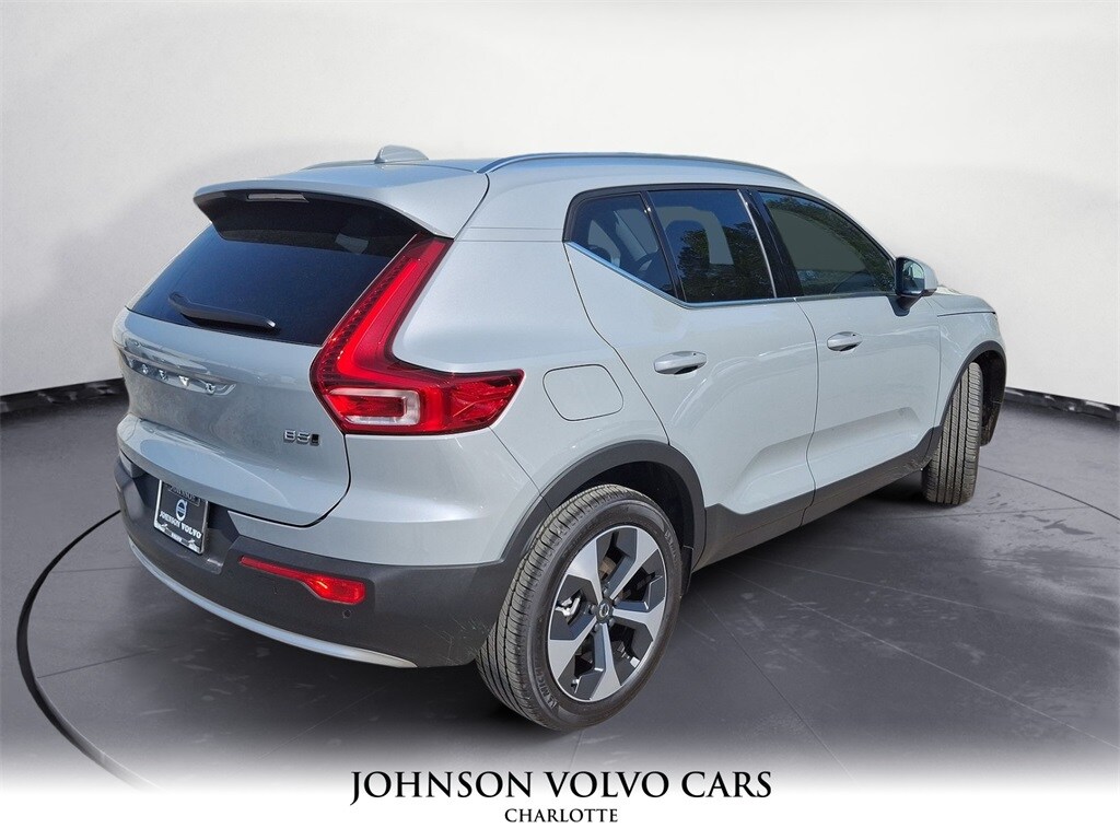 2025 Volvo XC40 Core photo 3