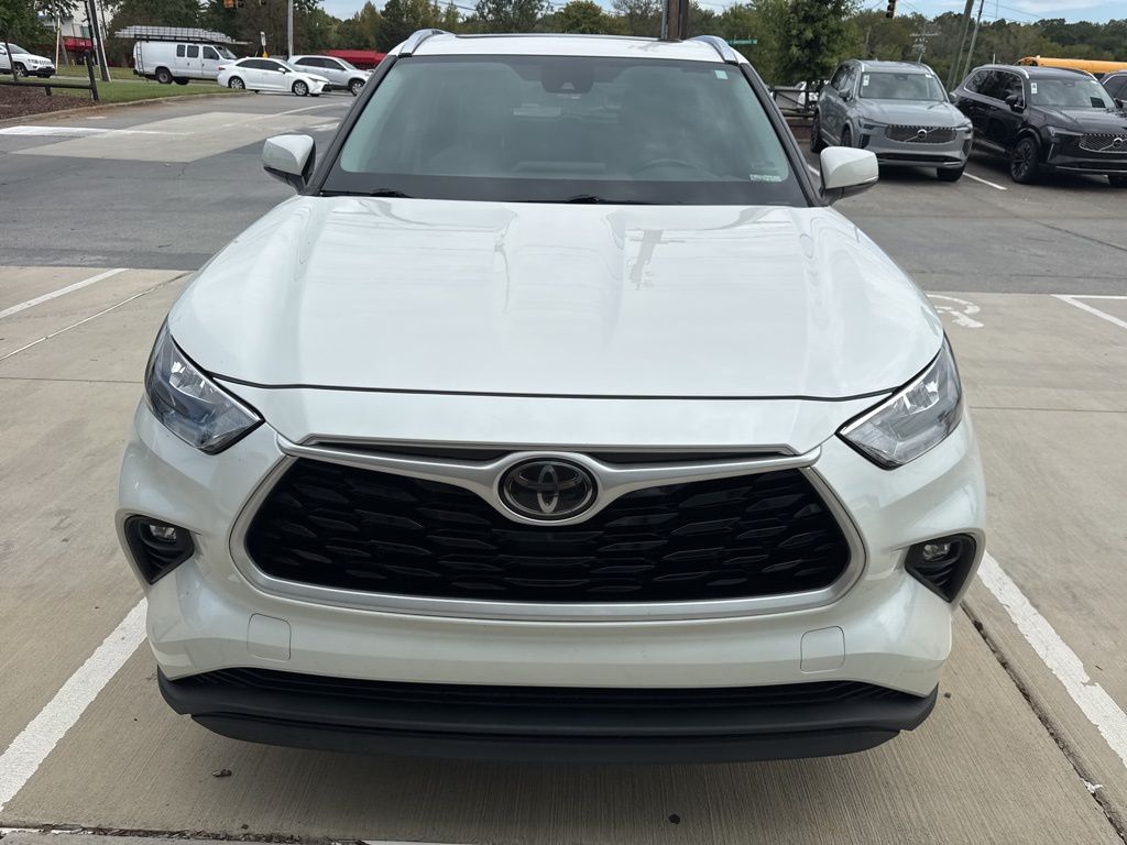2020 Toyota Highlander XLE photo 2