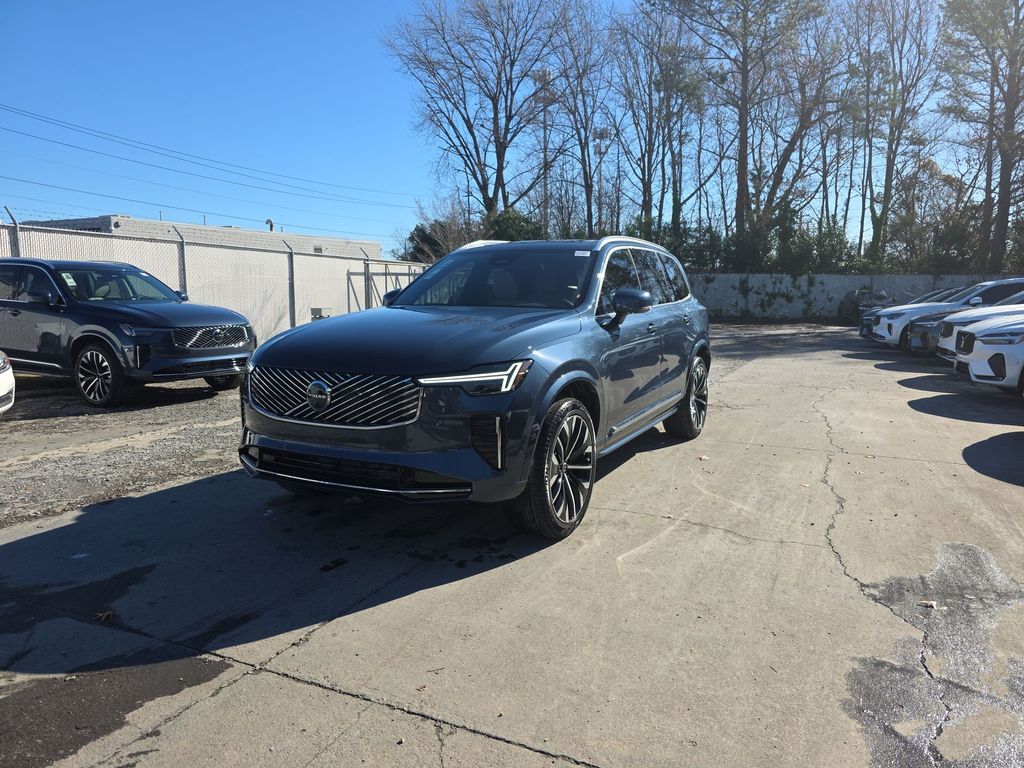 2026 Volvo XC90 Plus's photo