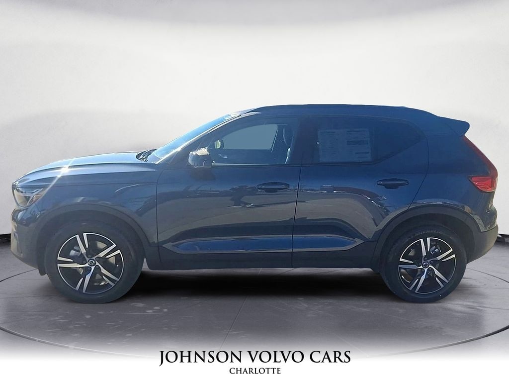 New 2026 Volvo XC40 B4 Core SUV
