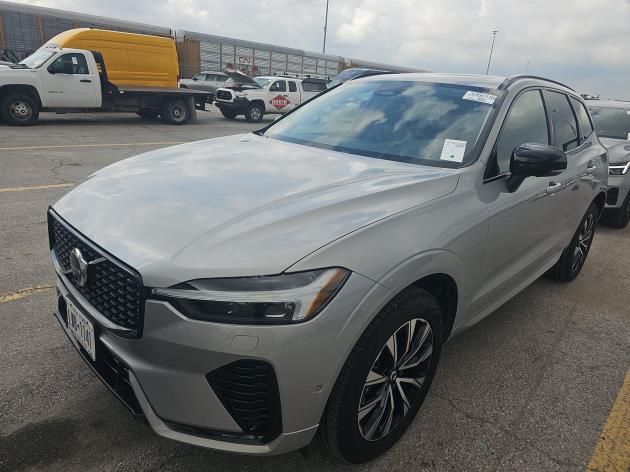2025 Volvo XC60 B5 Plus photo 3