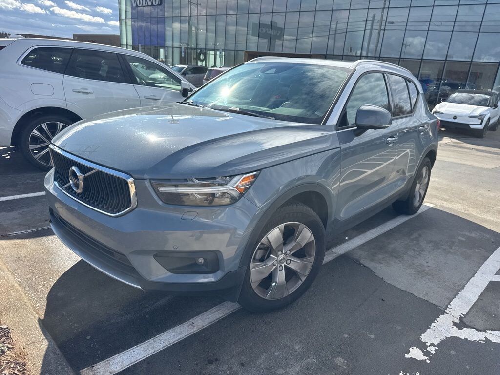 Used 2020 Volvo XC40 T5 Momentum SUV