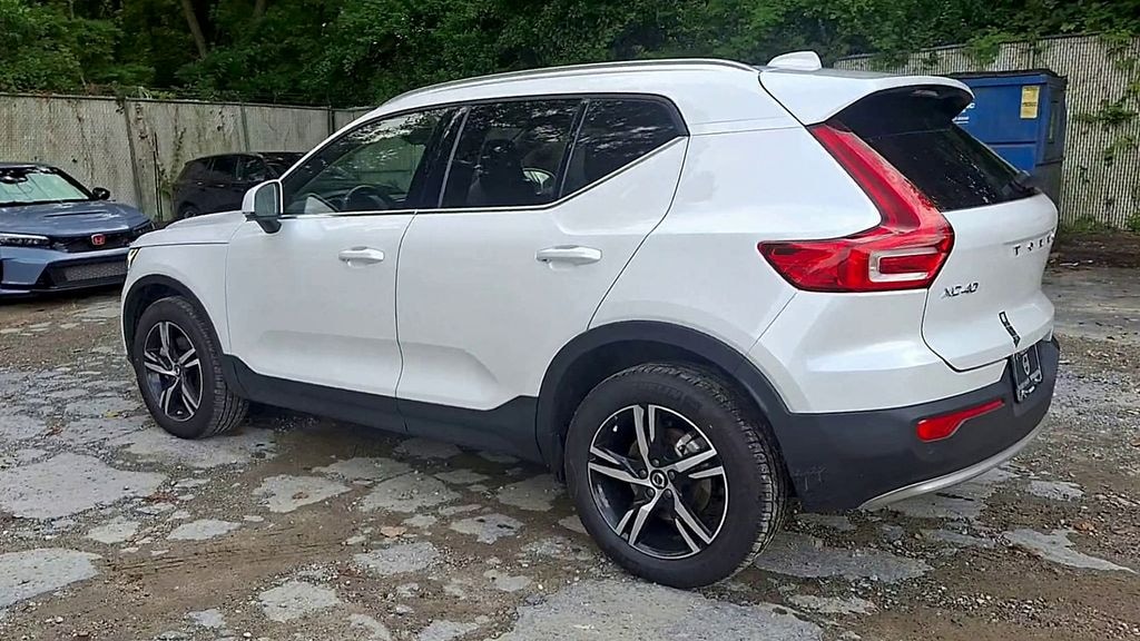 Certified 2025 Volvo XC40 B5 Core Bright Theme SUV