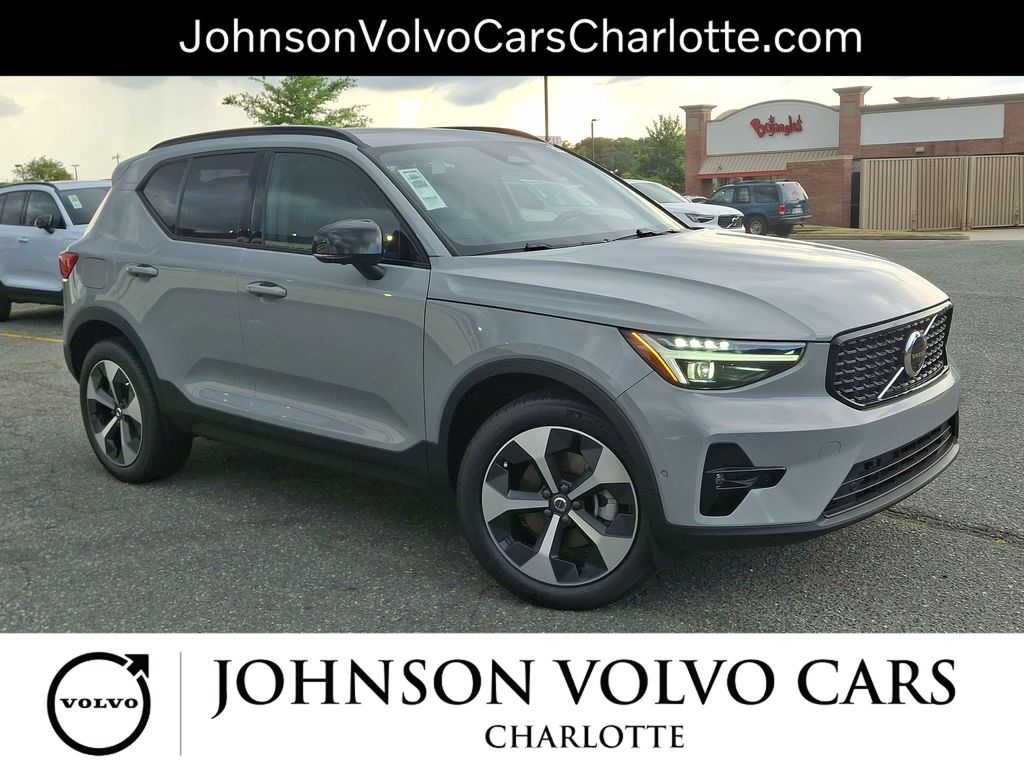 2026 Volvo XC40 B5 Plus Dark AWD's photo
