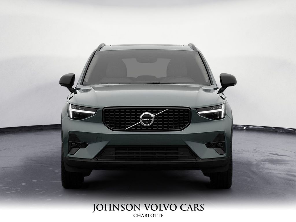 2026 Volvo XC40 photo 2