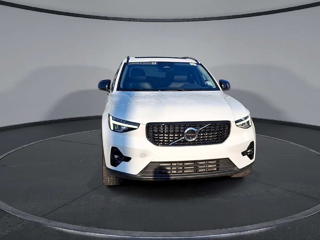 Certified 2025 Volvo XC40 B5 Plus Dark Theme SUV