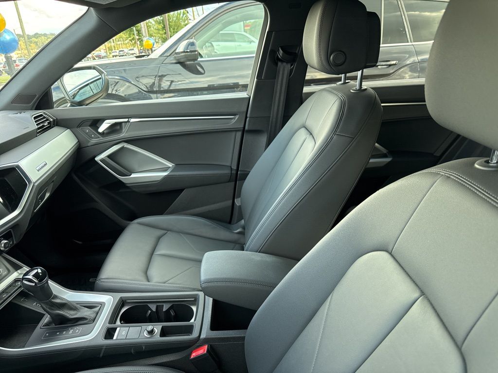 2021 Audi Q3 45 TFSI S line Premium photo 4
