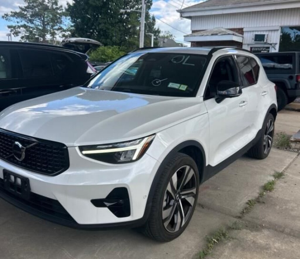 Used 2024 Volvo XC40 B5 Plus Dark SUV