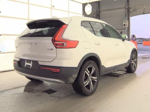 2025 Volvo XC40 Plus photo 2