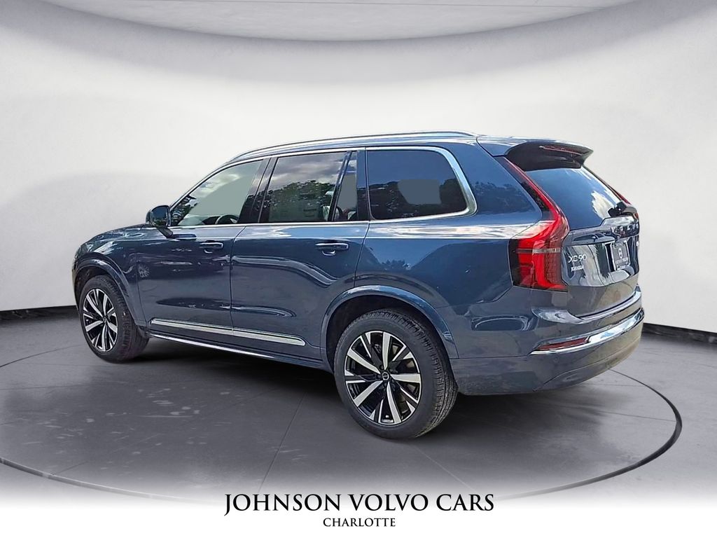 2026 Volvo XC90 B5 Core photo 2