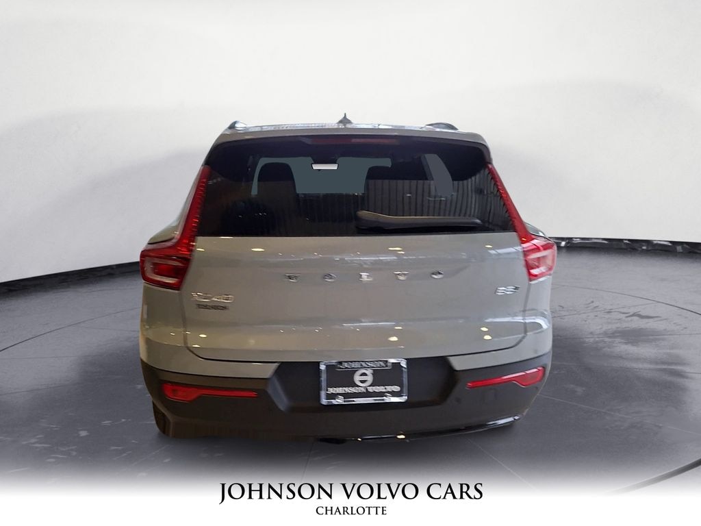 New 2026 Volvo XC40 B5 Core SUV