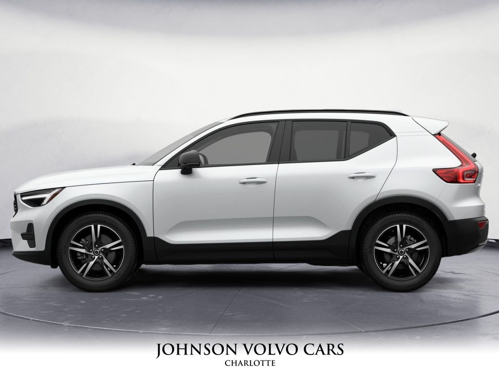 2026 Volvo XC40 Core photo 2