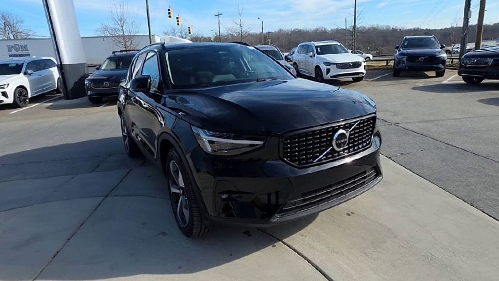 2026 Volvo XC40 Plus - Photo 7