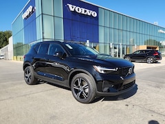 2026 Volvo XC40 B5 Core SUV