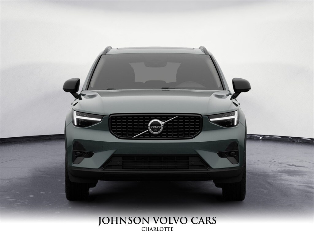 2026 Volvo XC40 photo 2