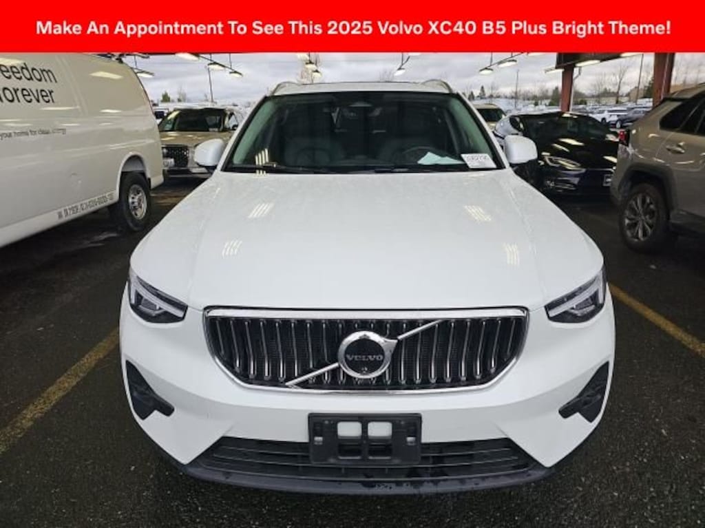 Used 2025 Volvo XC40 B5 Plus Bright Theme SUV
