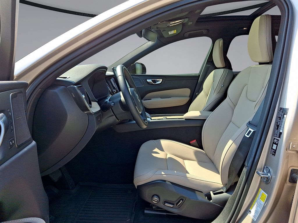 2026 Volvo XC60 Plus - Photo 20