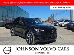 2025 Volvo XC40 B5 Plus Dark Theme SUV