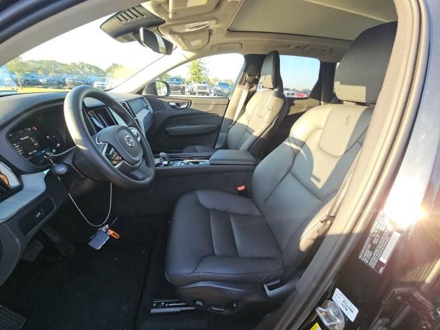 2025 Volvo XC60 B5 Plus photo 3