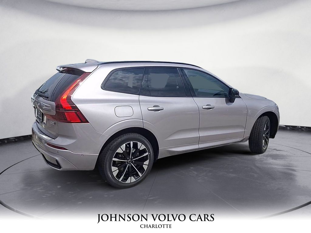 2026 Volvo XC60 B5 Plus photo 4