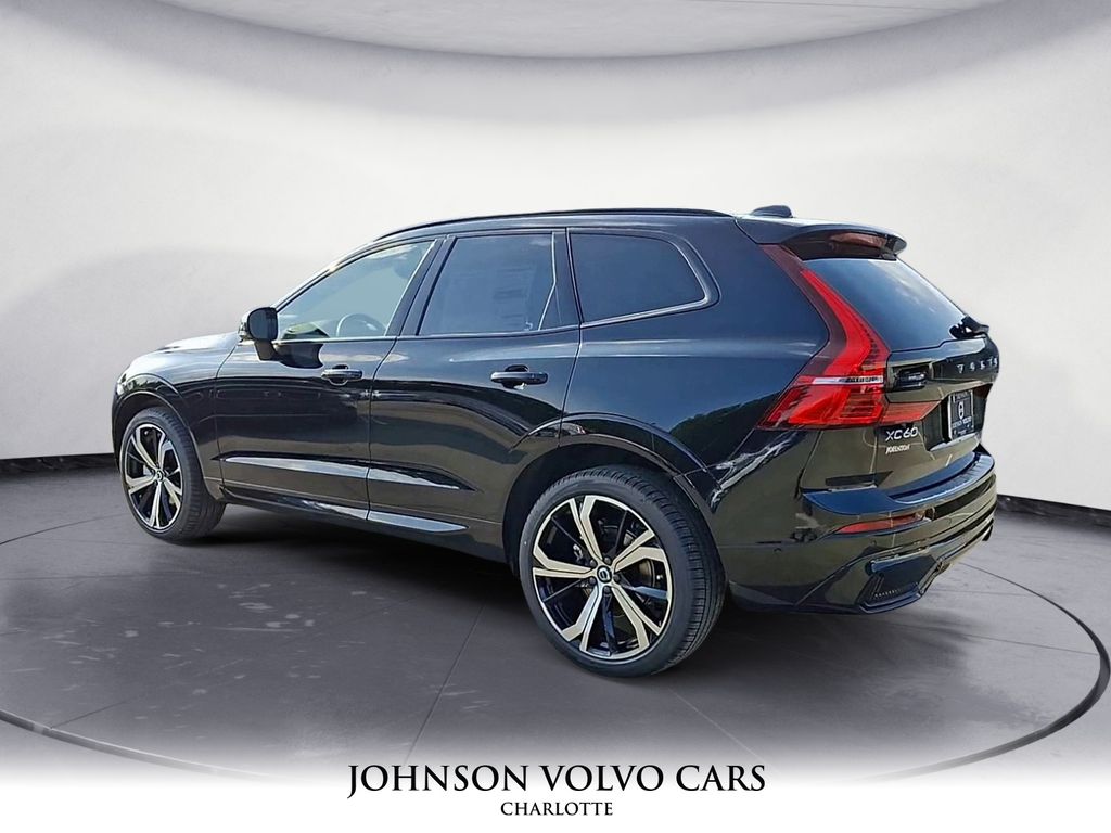 2025 Volvo XC60 B5 photo 2