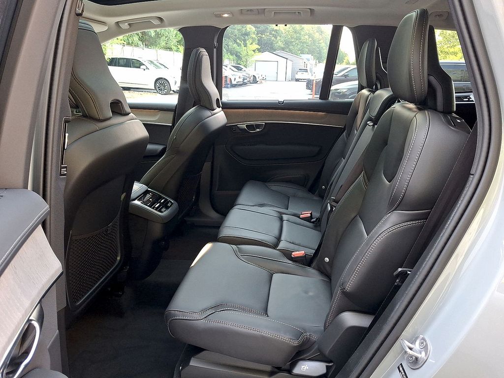 2026 Volvo XC90 Ultra - Photo 13