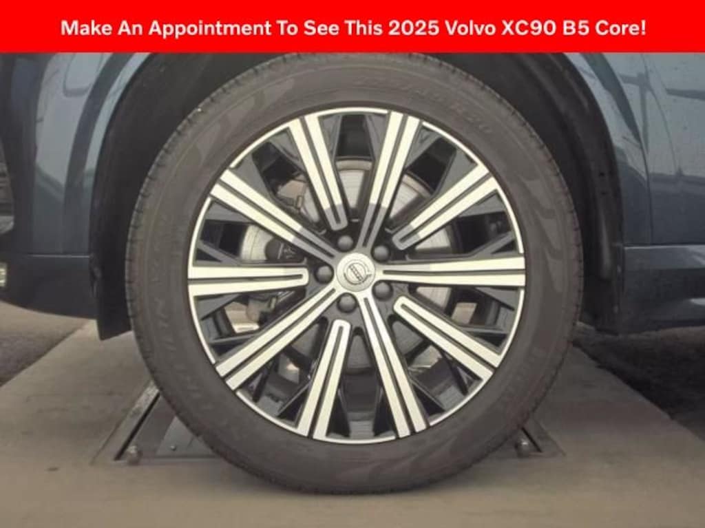 Used 2025 Volvo XC90 B5 Core SUV